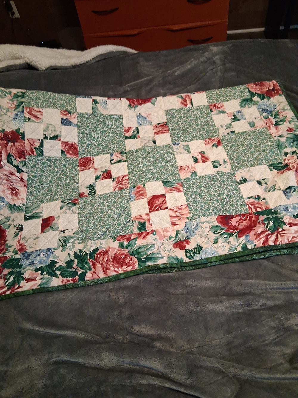 Large Crib/ Lap Quilt Lot Some Vintage Or Unfinished Or Handmade - Picture 10 of 10